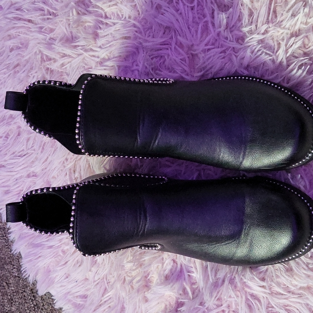 Women embellished boots